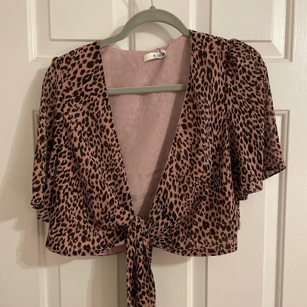 Essue cheetah print tie top